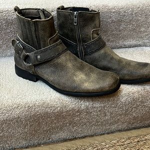 Men’s Bed-Stu- Belted Grey distressed biker style low boot.  Worn once.
